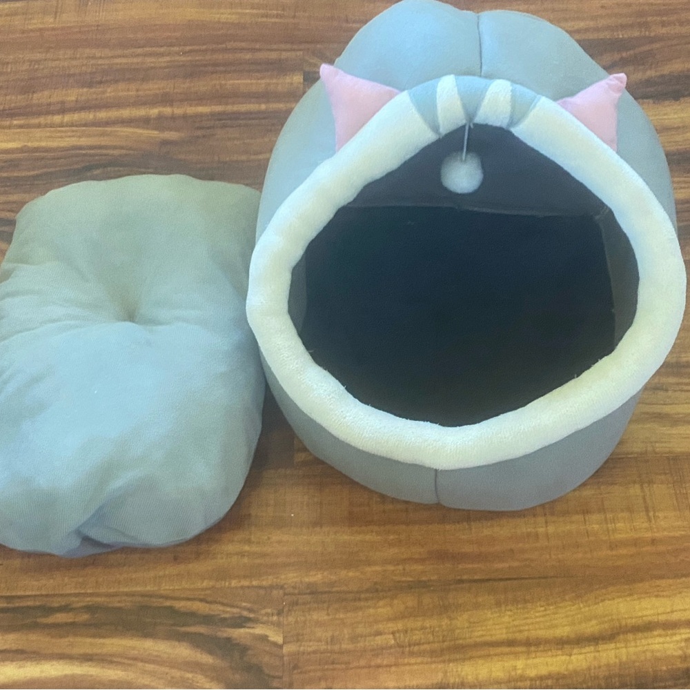 Cat bed - Picture 1 of 3